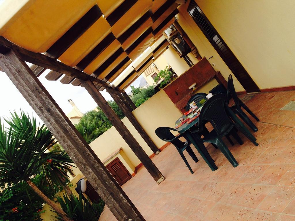 Villa Baia Di Cornino Кустоначи Номер фото
