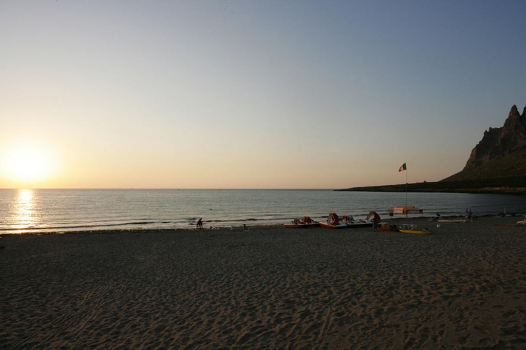 Villa Baia Di Cornino Кустоначи Номер фото