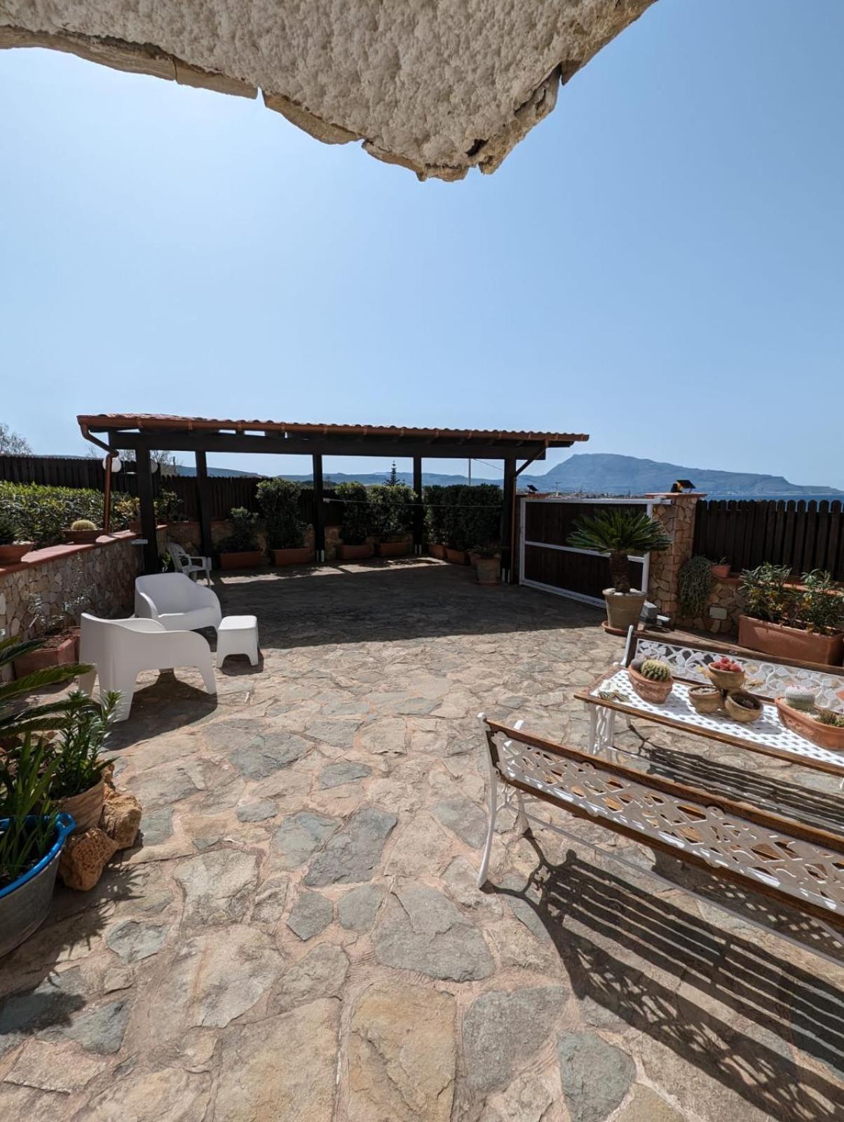 Villa Baia Di Cornino Кустоначи Экстерьер фото