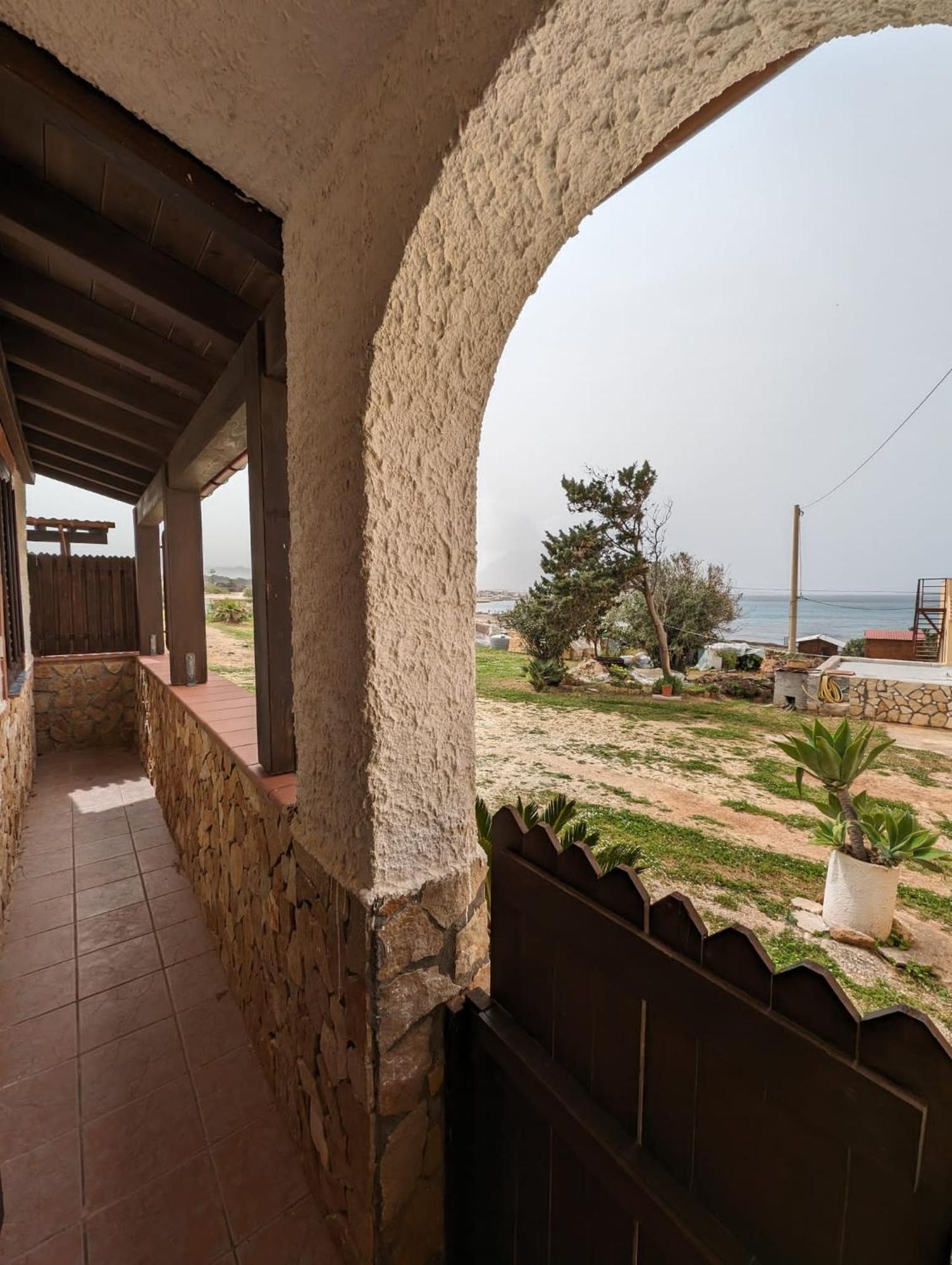 Villa Baia Di Cornino Кустоначи Экстерьер фото