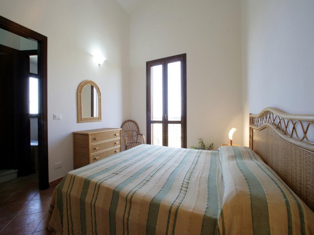 Villa Baia Di Cornino Кустоначи Номер фото